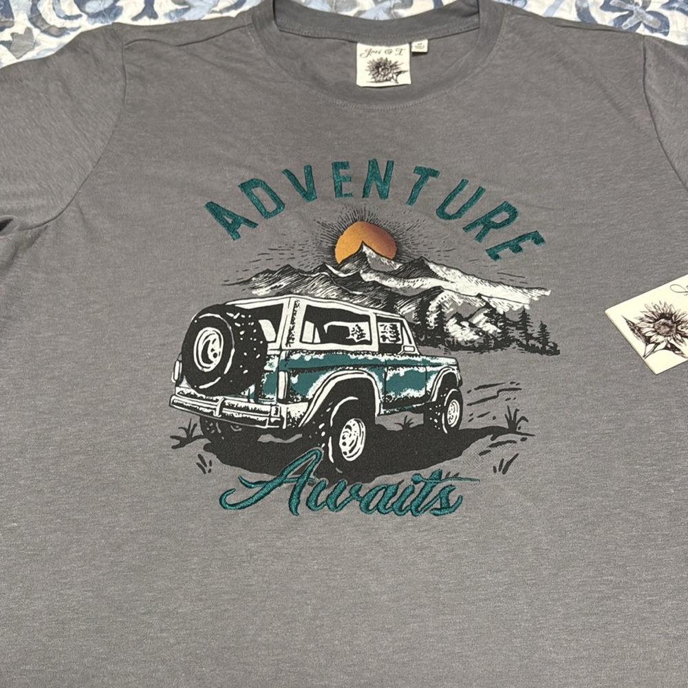 Adventure Awaits Graphic Men's T-Shirt